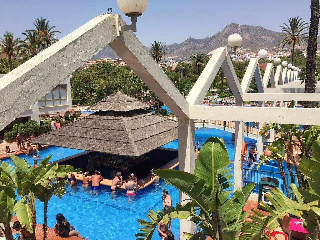 Estudio reformado con licencia turística en Benal Beach, primera línea de playa