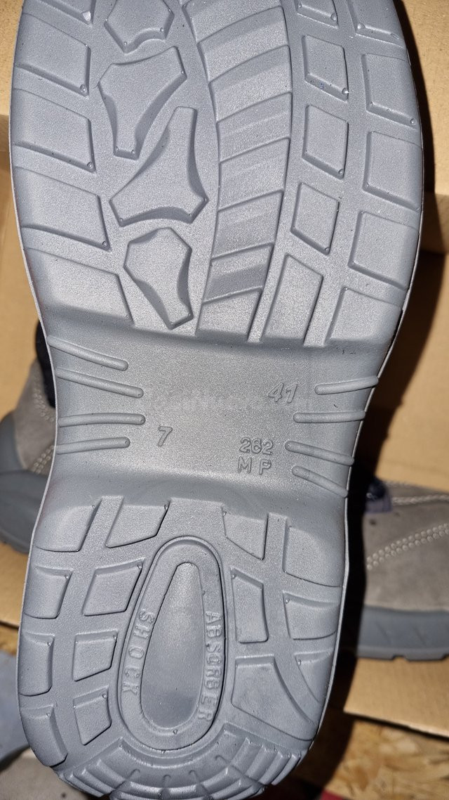 Botas robustas laborales talla 41 en Gijón - Calzado resistente - foto 4