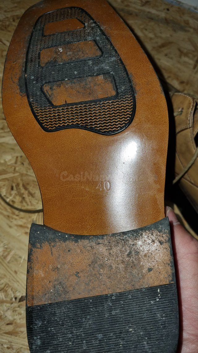 Zapatos elegantes de cuero marrón para hombre en Gijón - foto 4