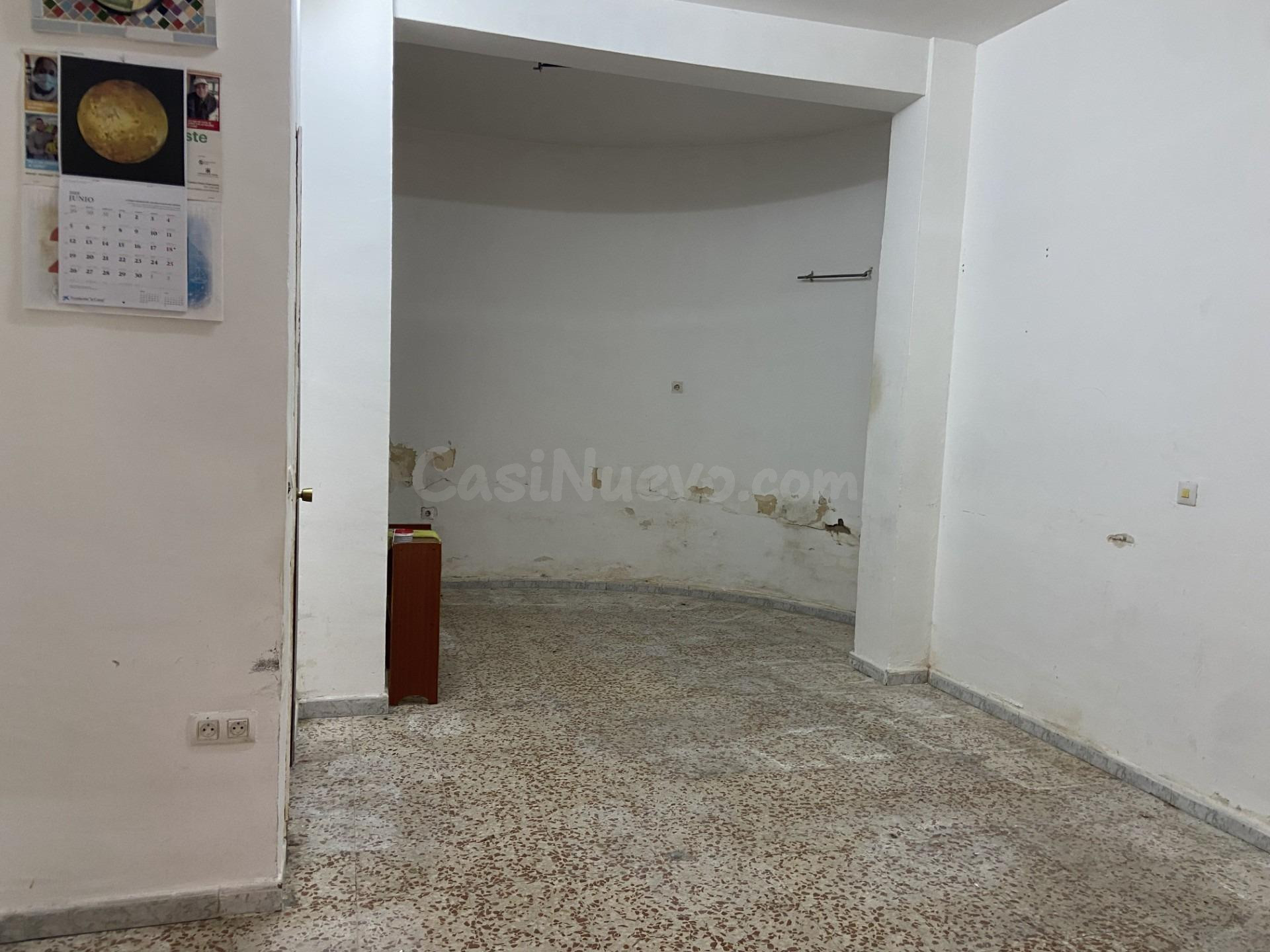 LOCAL COMERCIAL ENTRE AV. BARCELONA Y AV. LIBIA - foto 4