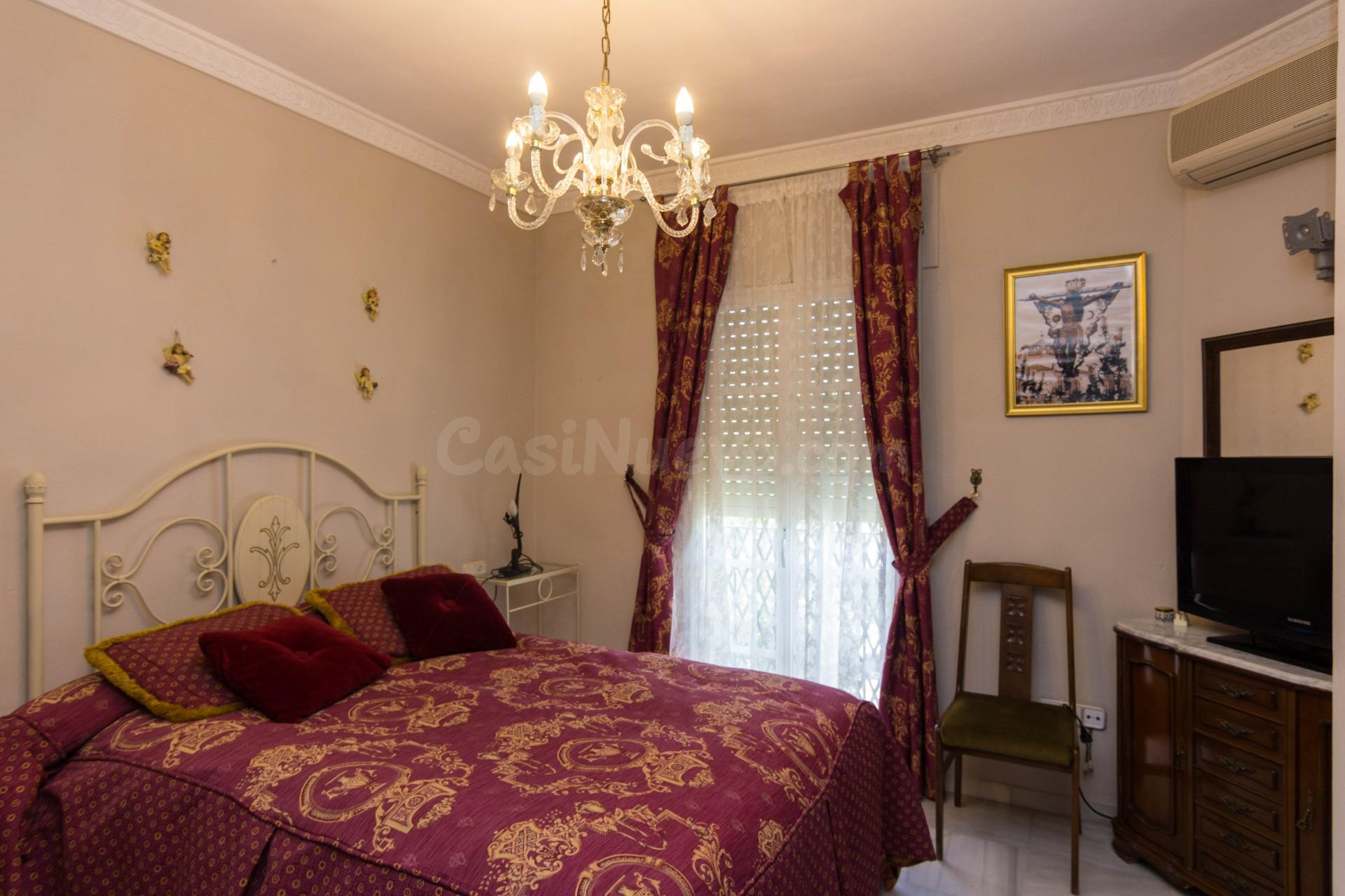 Chalet adosado en El Altillo con amplios jardines y sótano - foto 3