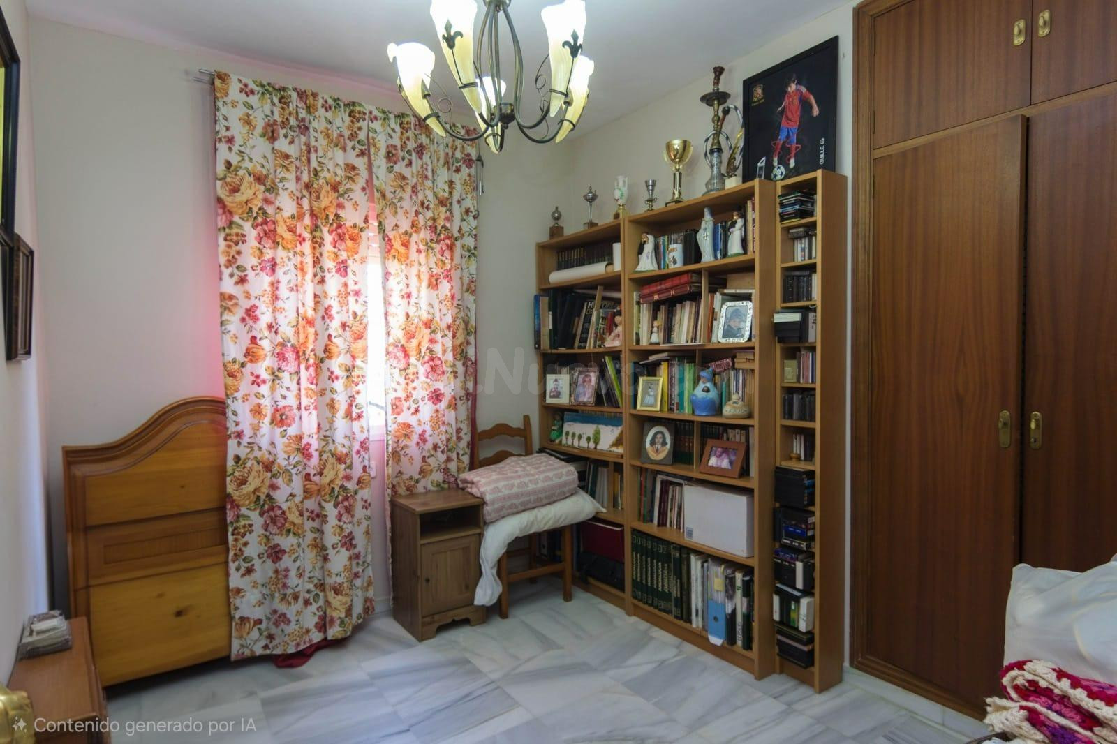 Chalet adosado en El Altillo con amplios jardines y sótano - foto 5