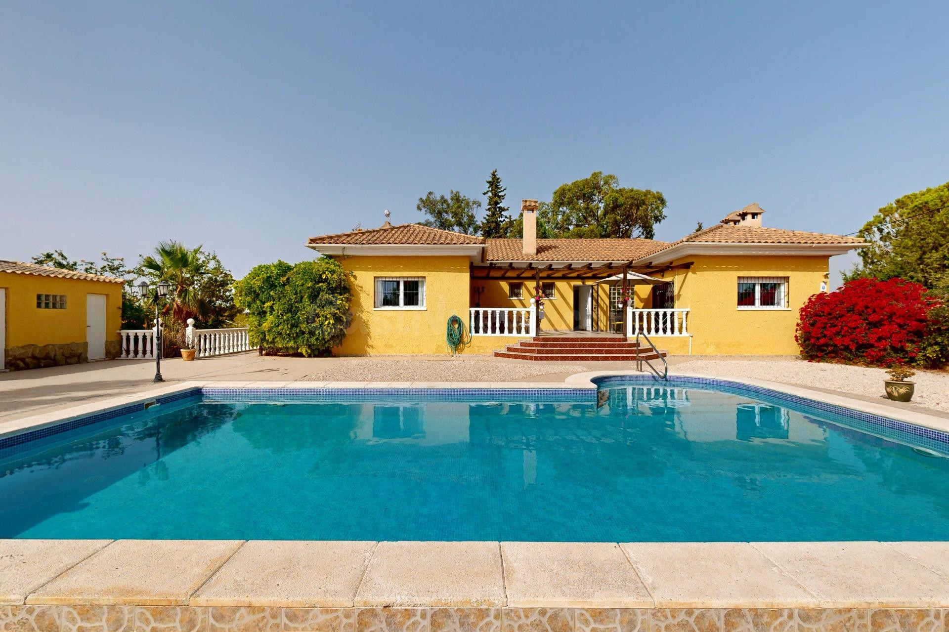 FINCA EXCLUSIVA de casi 8.000 m2 y 540 m2 construidos en Valle Sol (Gea y Truyols)