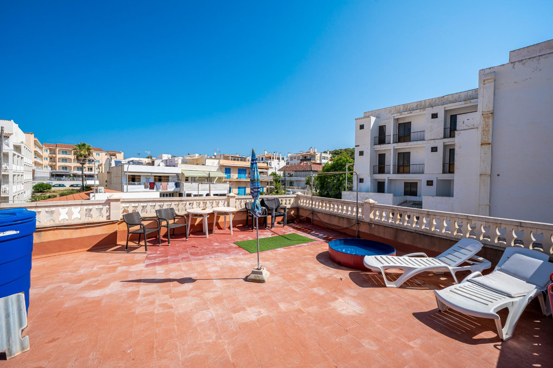 Piso en Cala Ratjada con gran terraza, ubicación junto al centro en zona tranquila