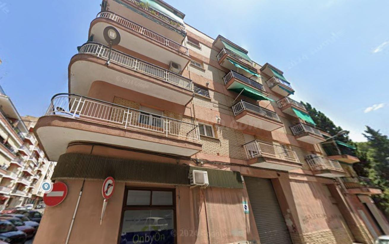 Se vende Piso OKUPA en Calle Costa Brava 8 - 4 B de Reus (Ta