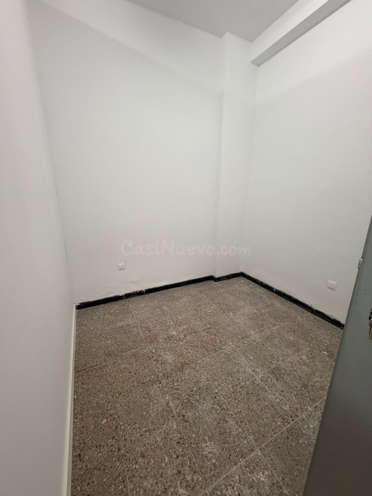 TRASTEROS EN ALQUILER – ZONA RESIDENCIAL - foto 4