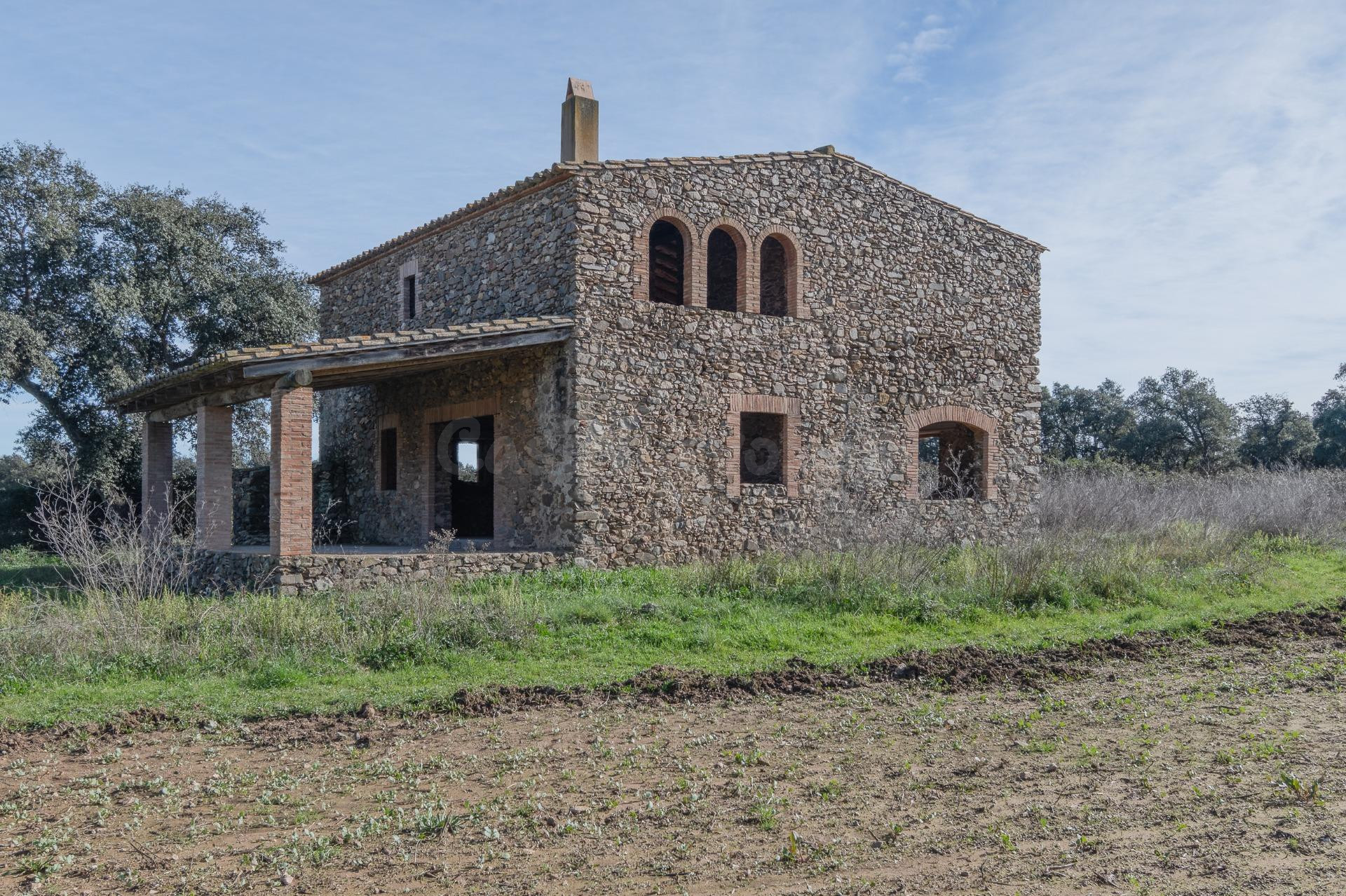 Masía en el Empordà: Un Proyecto Arquitectónico con Visión e - foto 2