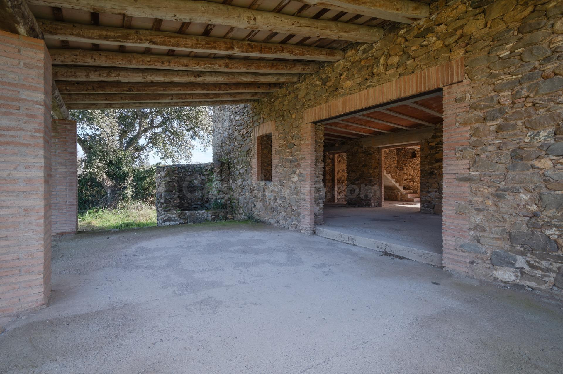 Masía en el Empordà: Un Proyecto Arquitectónico con Visión e - foto 3