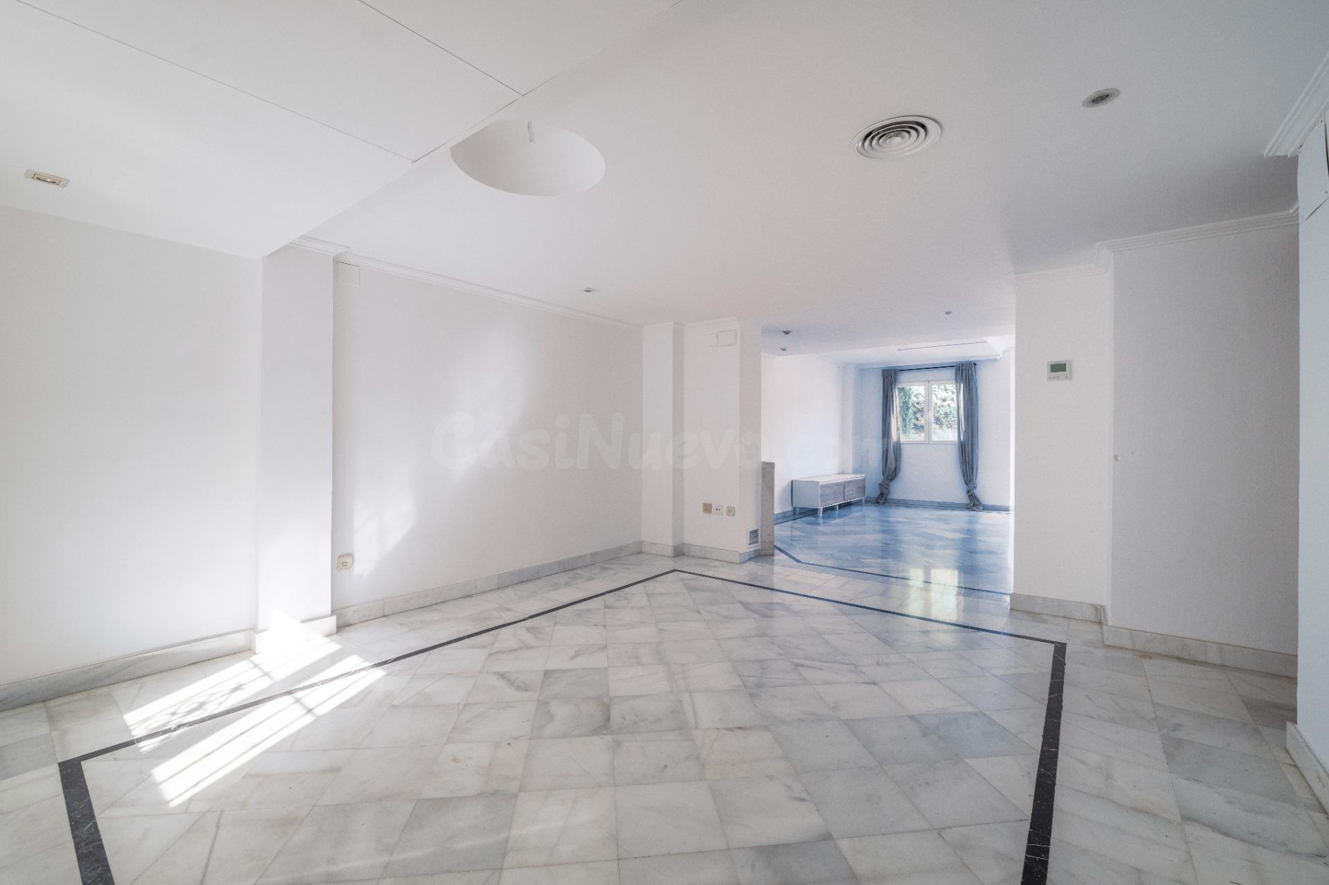 Exclusivo casa pareada en Urbanización El Serrallo - foto 3