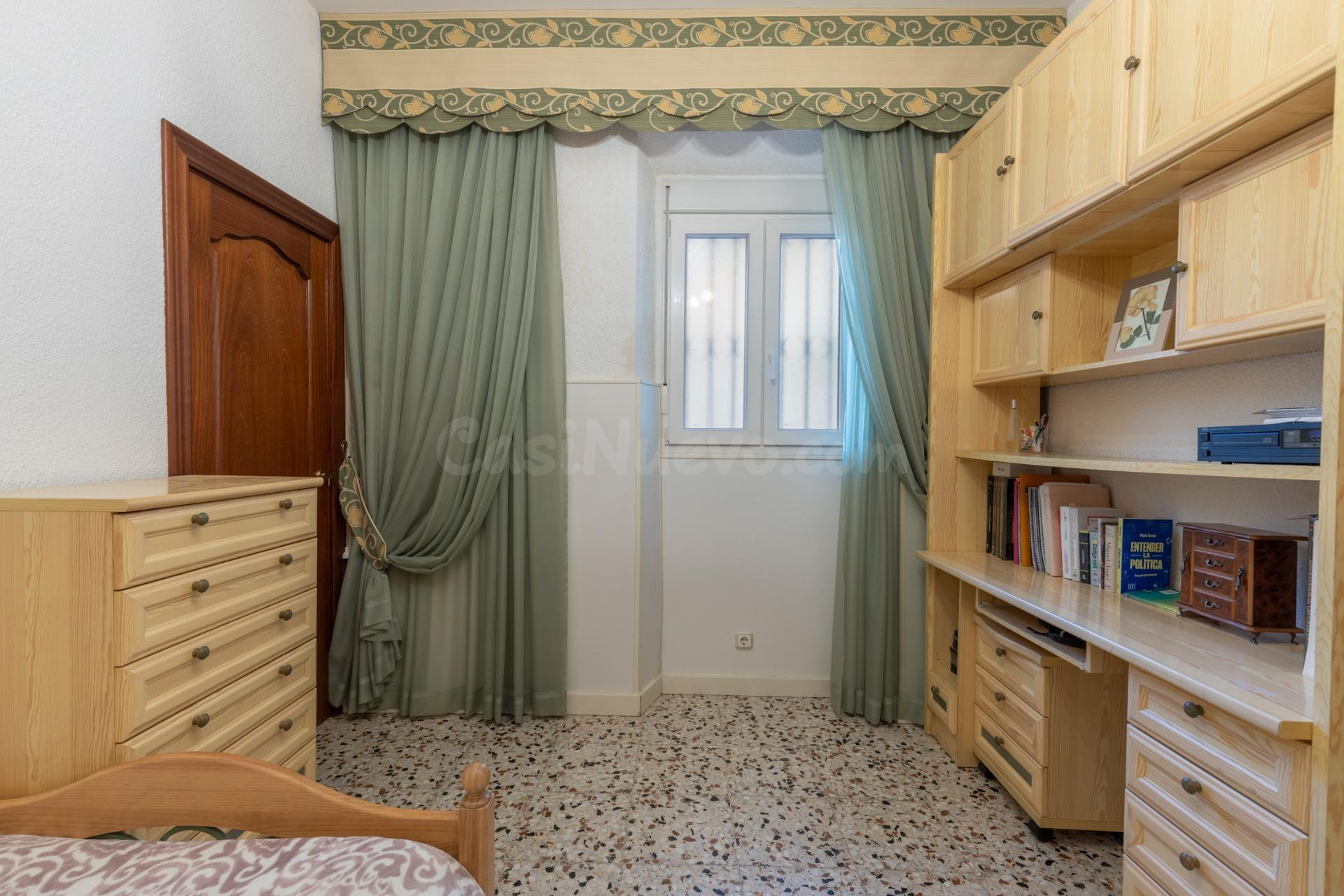 OPORTUNIDAD DE VENTA DE PISO EN ZONA ANCHA DE CAPUCHINOS - foto 3