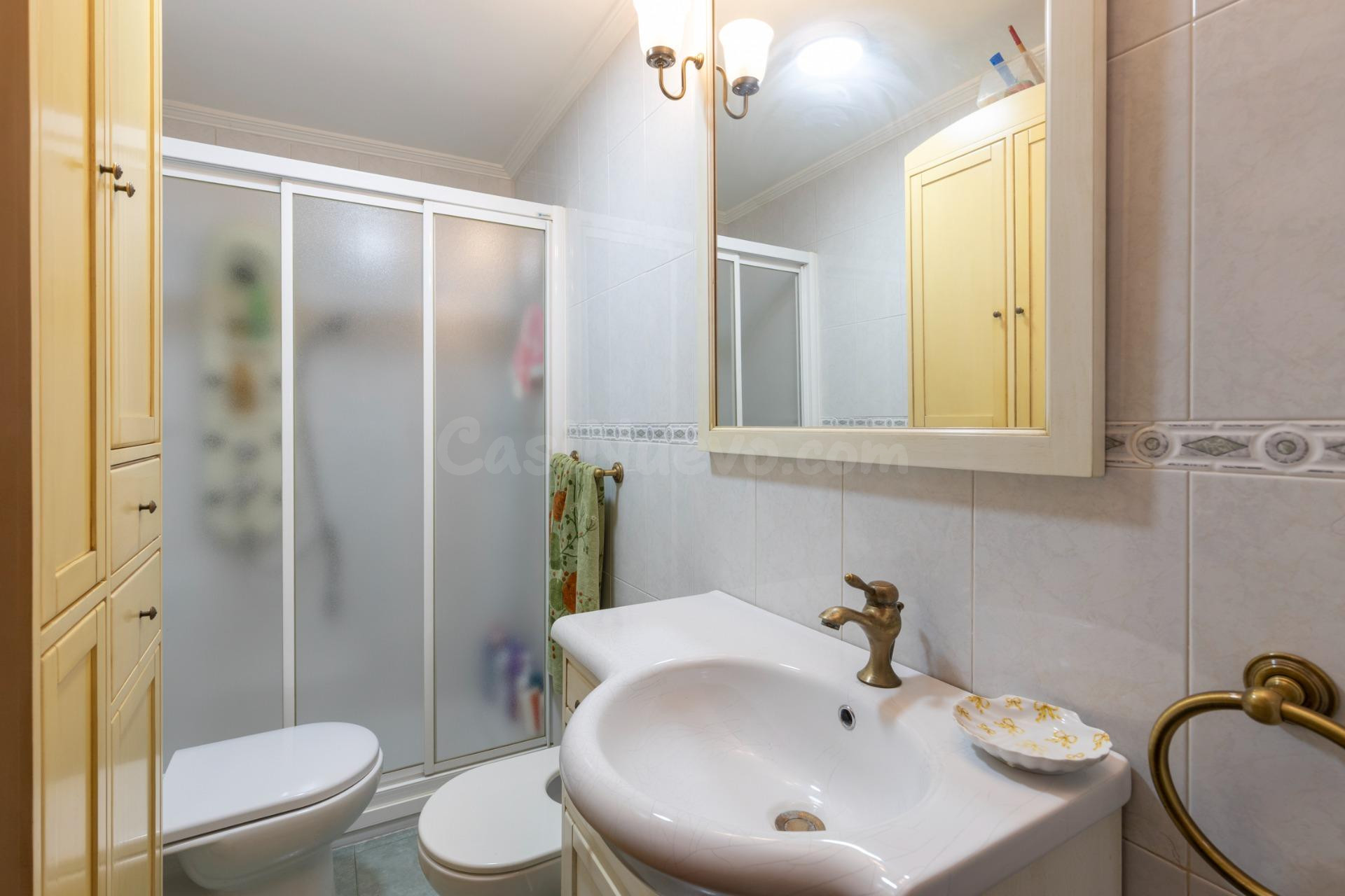 OPORTUNIDAD DE VENTA DE PISO EN ZONA ANCHA DE CAPUCHINOS - foto 5