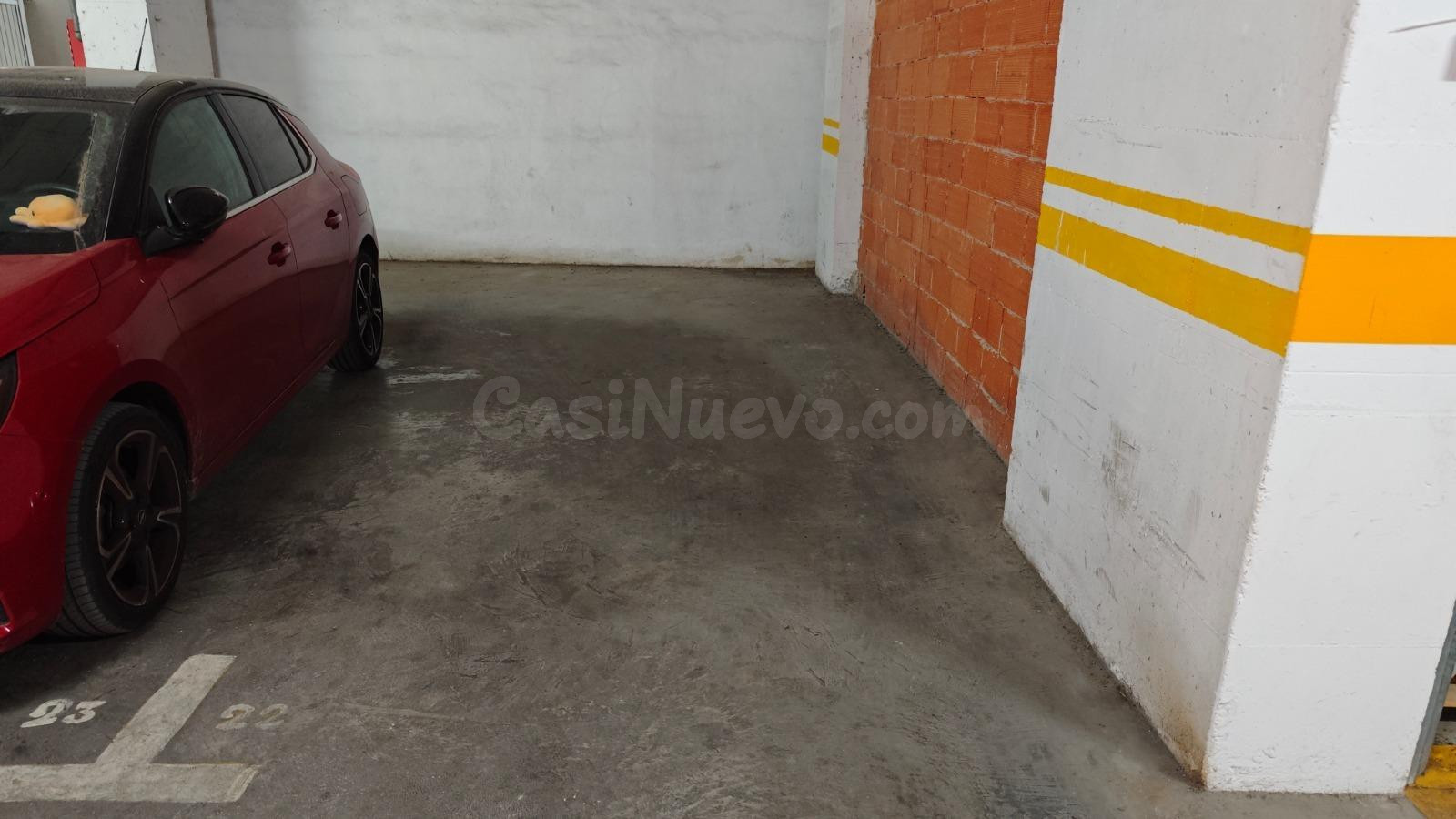 Plaza de garaje amplia de 15 m2 junto al centro de Benidorm