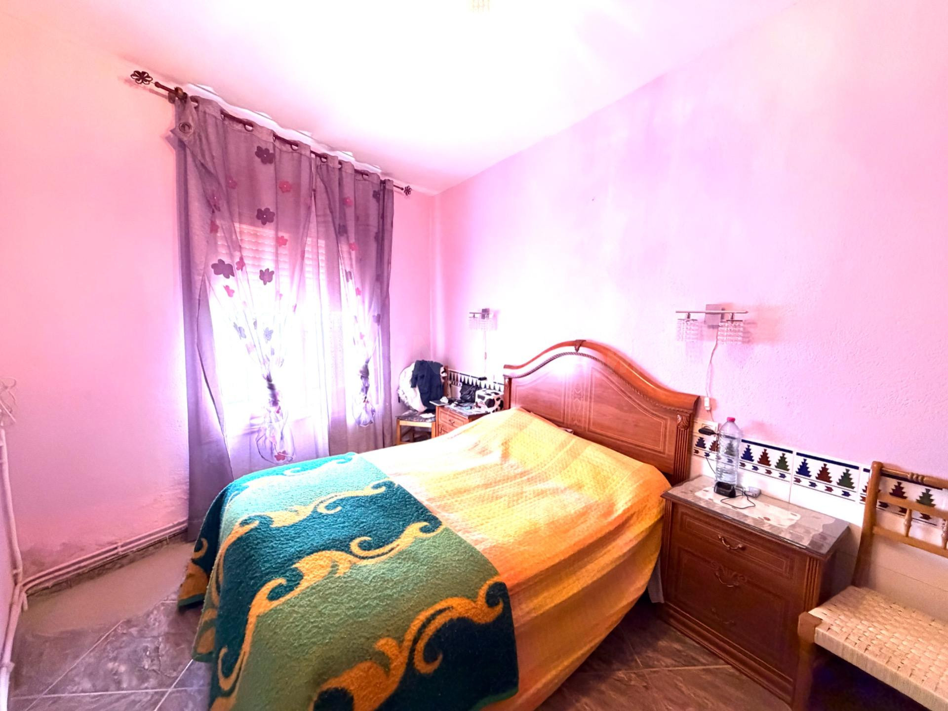 SE VENDE BONITA Y AMPLIA CASA EN CÚLLAR (BAZA) - foto 3