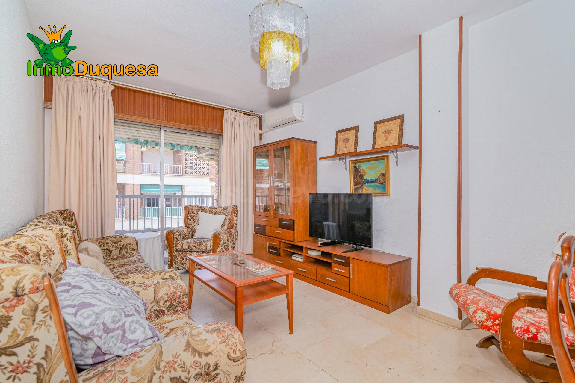 Piso de 3 Dorm. junto al Hospital de Traumatología. Con Parking incluido.