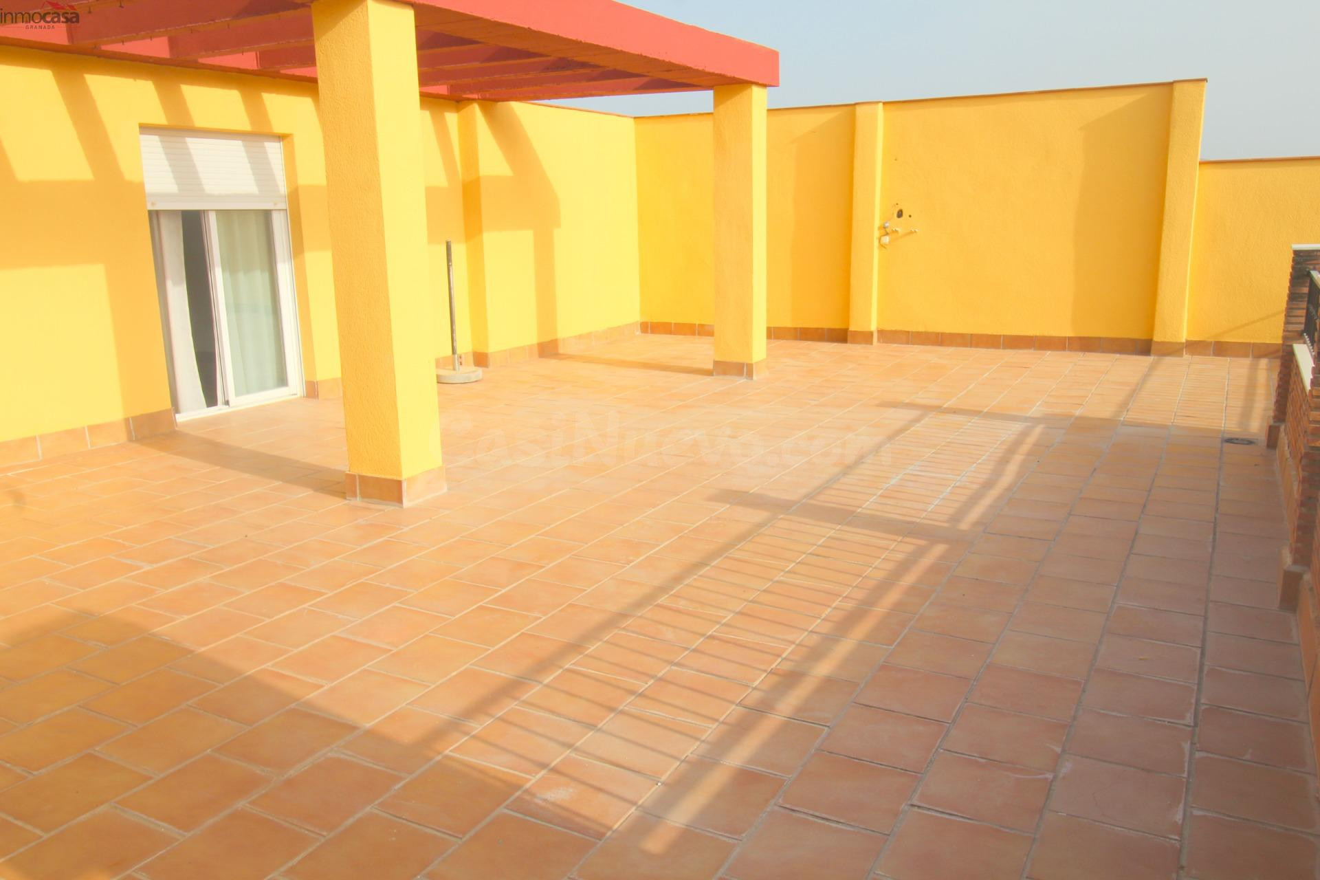 700€ Ático con amplia terraza soleada