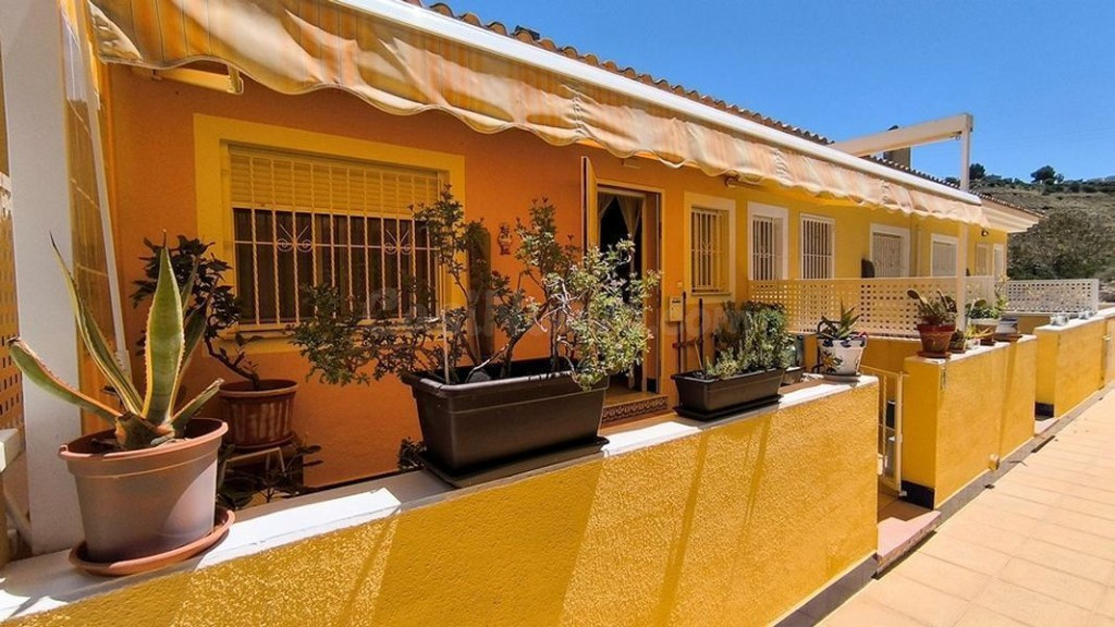 Venta de piso en Benijofar, de 75m2 con 2 dormitorios y 2 baños