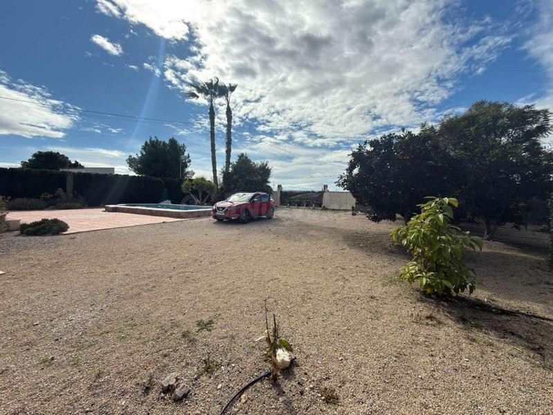 Venta de villa en Catral, de 105m2 con 2 dormitorios y 2 bañ - foto 4