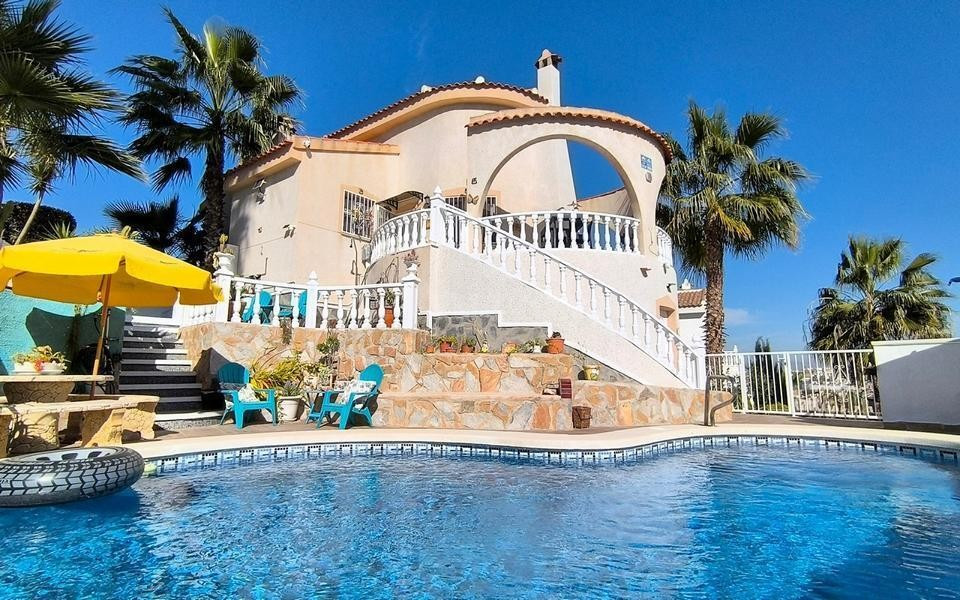Venta de villa en Ciudad quesada, de 182m2 con 4 dormitorios - foto 2
