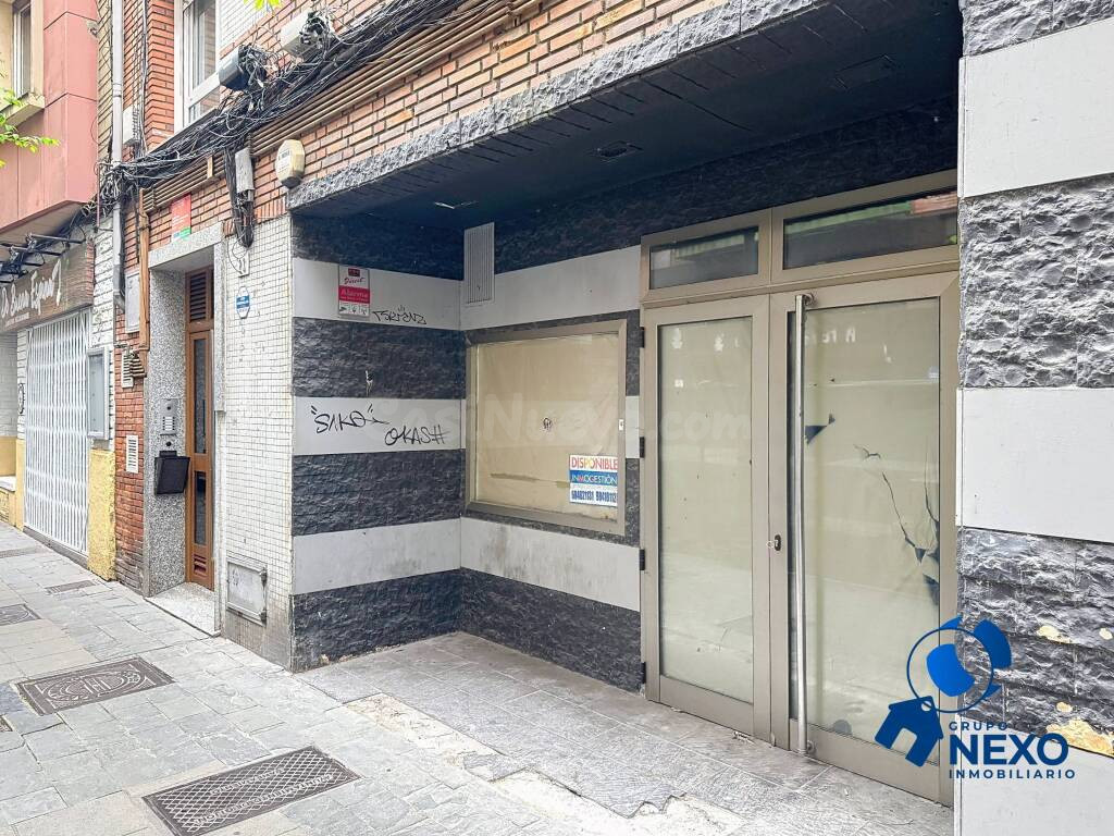Amplio local comercial de 240 m2 en excelente estado, ideal para múltiples actividades.