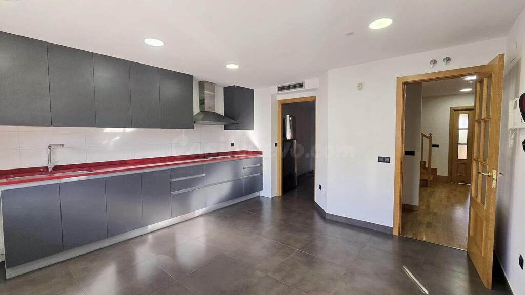 ¡INVERSIÓN SEGURA Y RENTABLE! VENTA DE CHALET PAREADO EN ESQ - foto 3