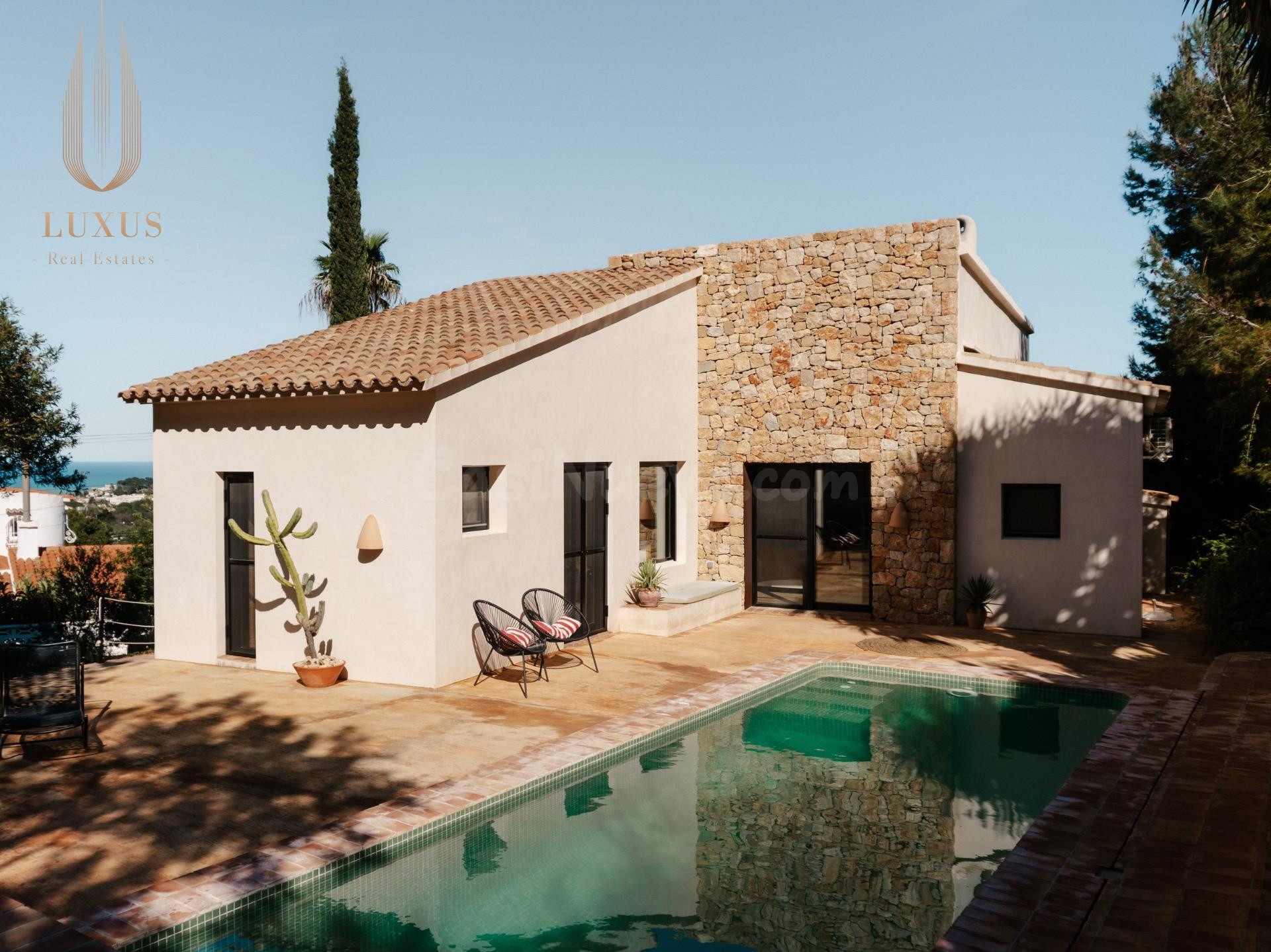 Exclusiva villa de una sola planta en Dénia con impresionantes vistas al mar ✨