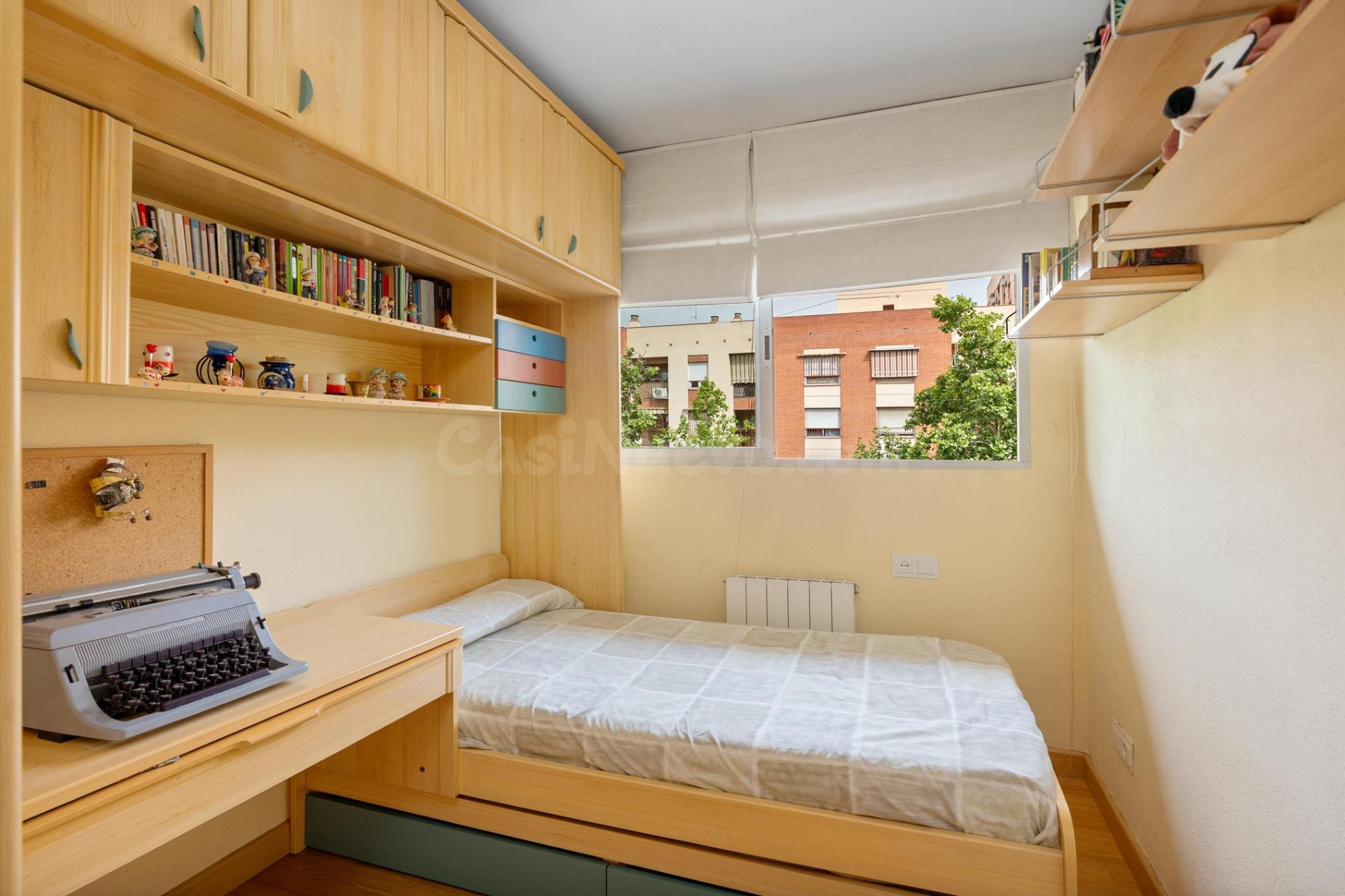 EN VENTA ATICO DÚPLEX CON GRAN TERRAZA JUNTO ESTACIÓN DE AUT - foto 3