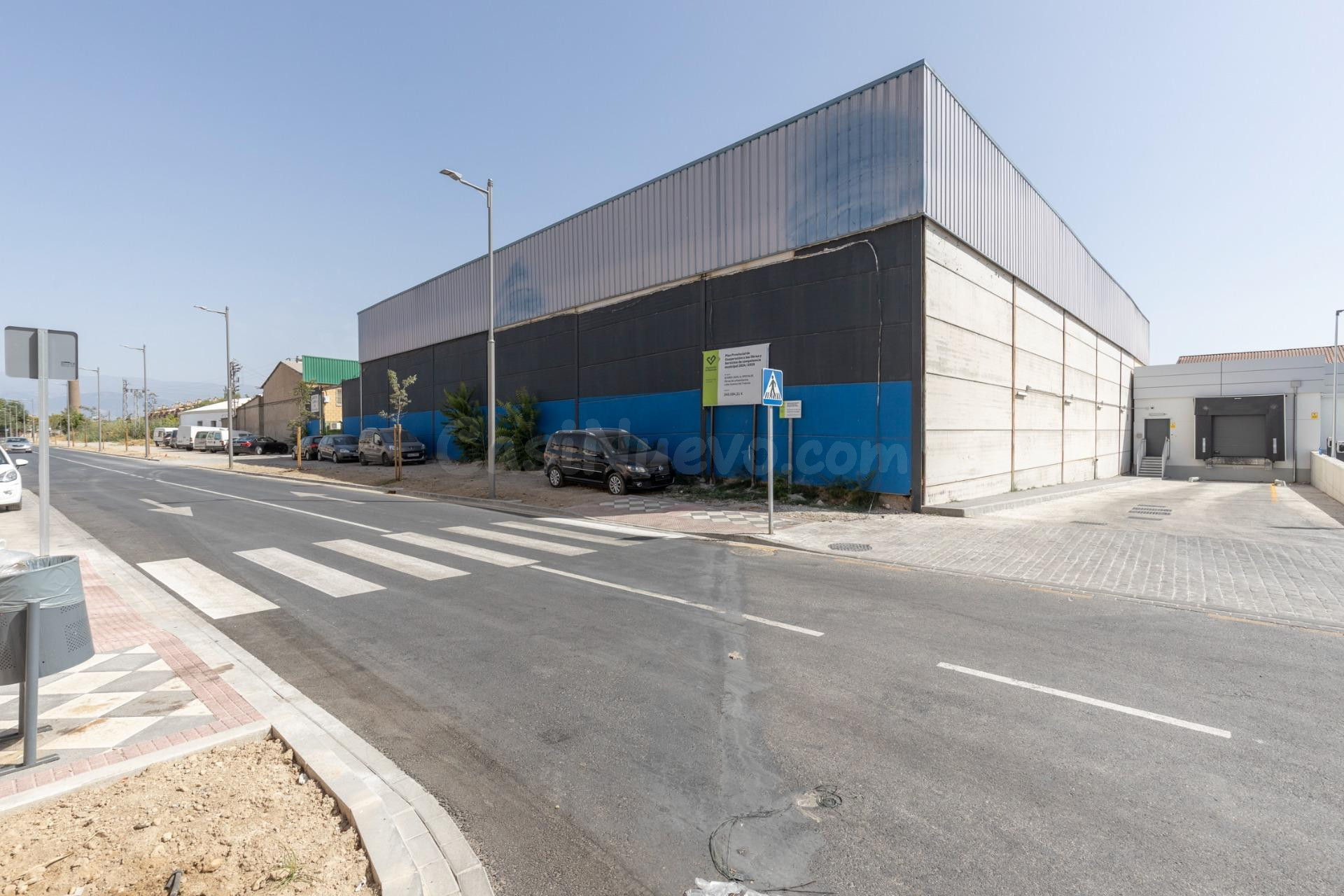 Nave industrial en venta en Atarfe (Granada) | 757 m2 construidos | Excelente visibilidad