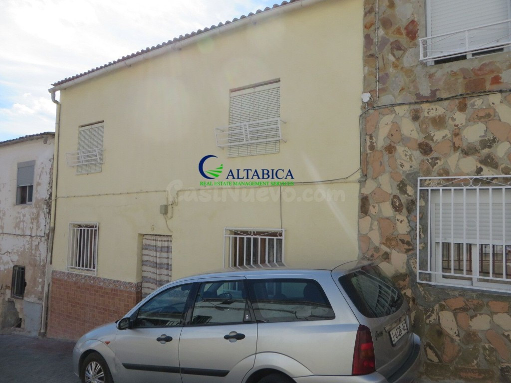 Casa-Chalet en Venta en Huelma Jaén