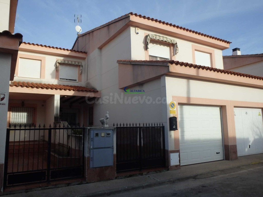 Casa-Chalet en Venta en Cazalegas Toledo