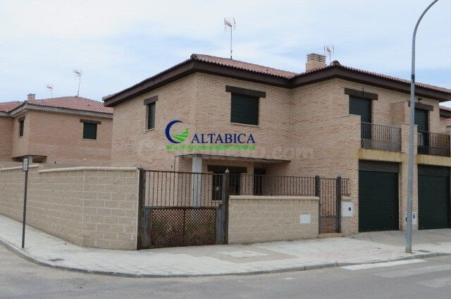 Casa-Chalet en Venta en Mora Toledo