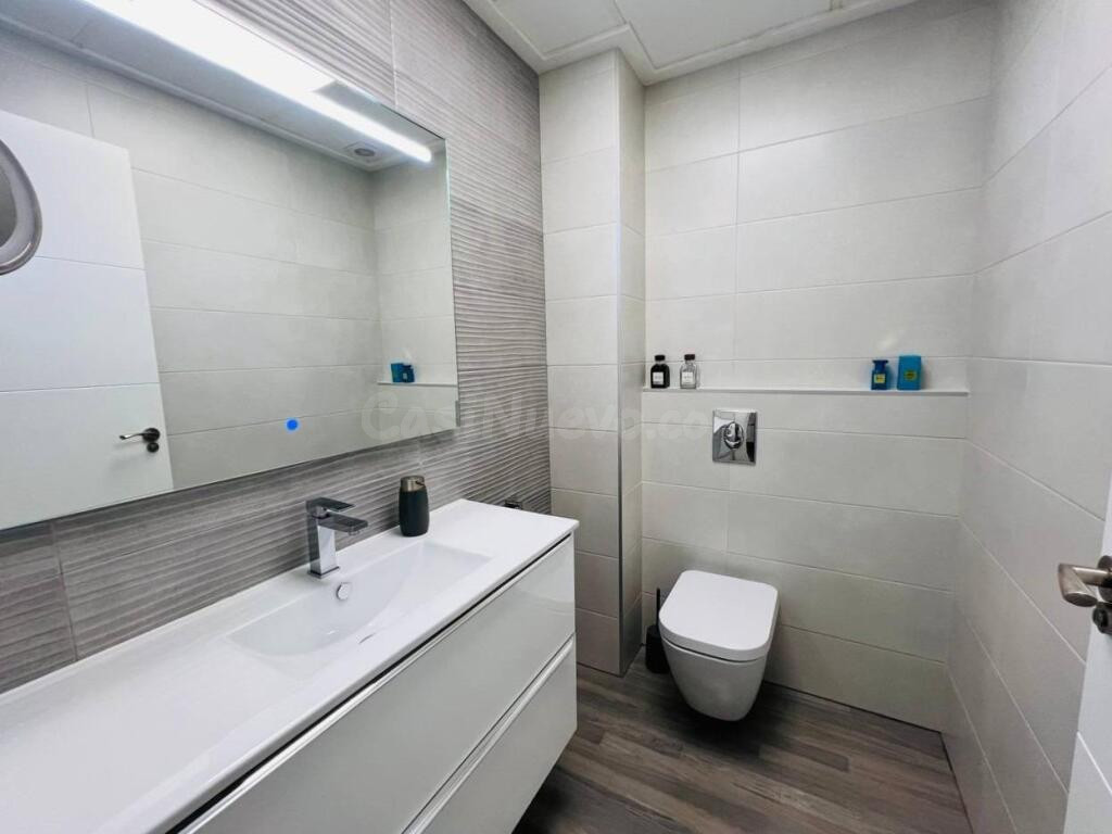 EXCLUSIVO CHALET ADOSADO DE DISEÑO CON SOLÁRIUM PRIVADO Y CA - foto 5