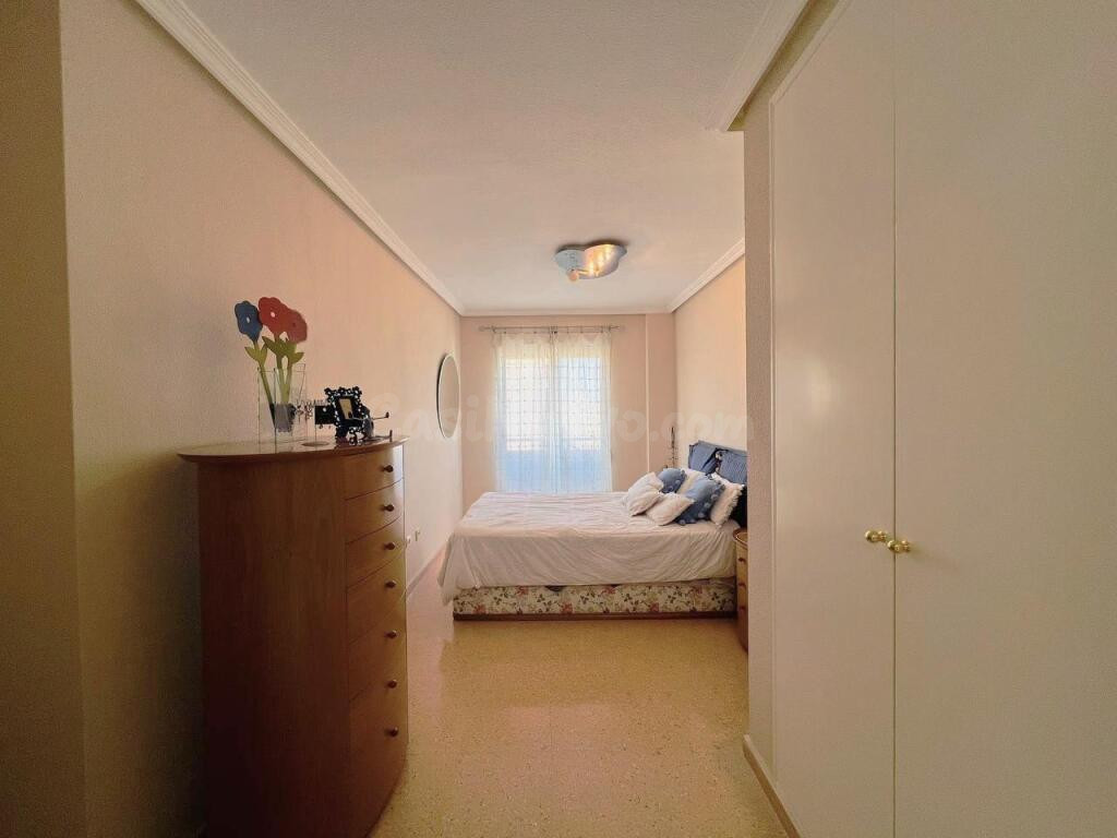 Amplia vivienda con garaje y trastero en la zona Cerámica /  - foto 4