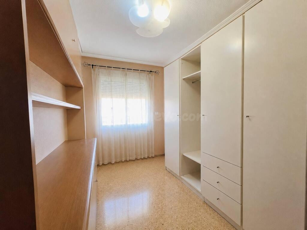 Amplia vivienda con garaje y trastero en la zona Cerámica /  - foto 5