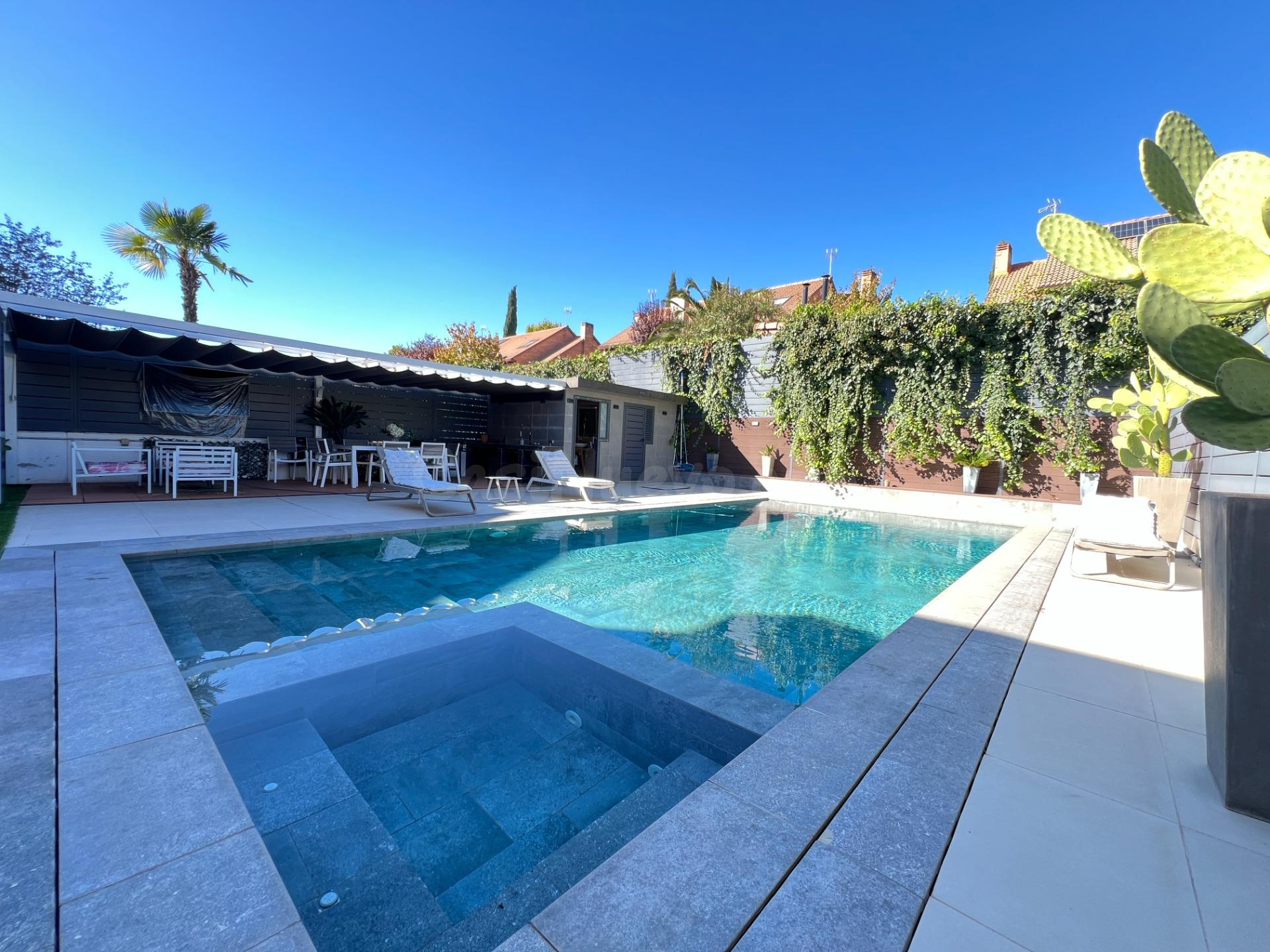 EXCLUSIVO CHALET LUJO TOTALMENTE REFORMADO EN VENTA - SIN HO - foto 3