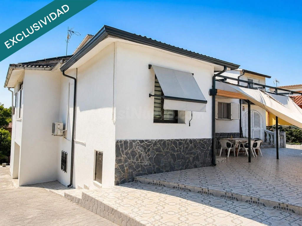 En venta un Exclusivo chalet estilo Mediterráneo en una urba - foto 2