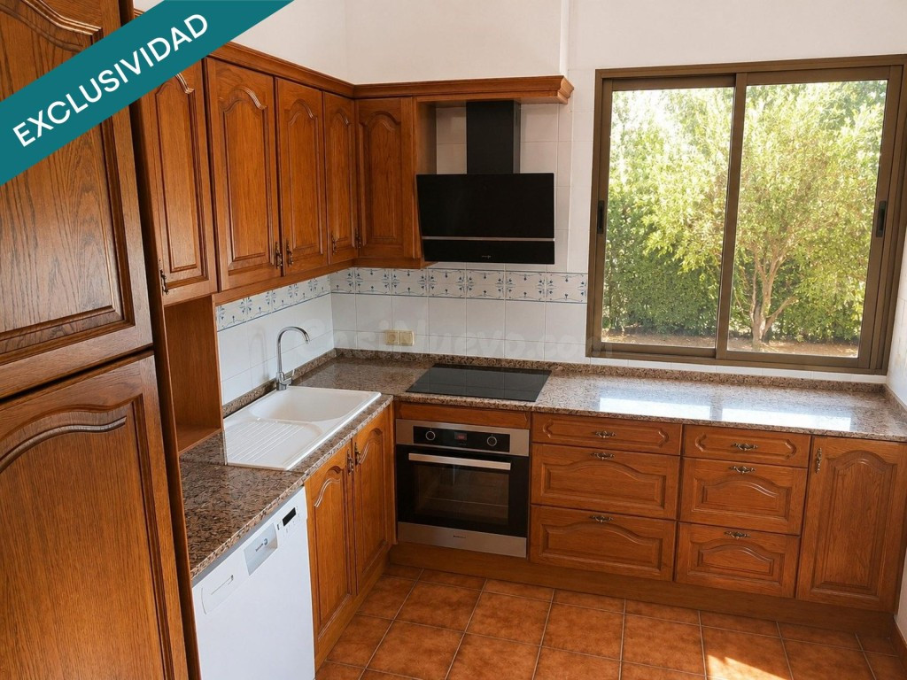 En venta un Exclusivo chalet estilo Mediterráneo en una urba - foto 5