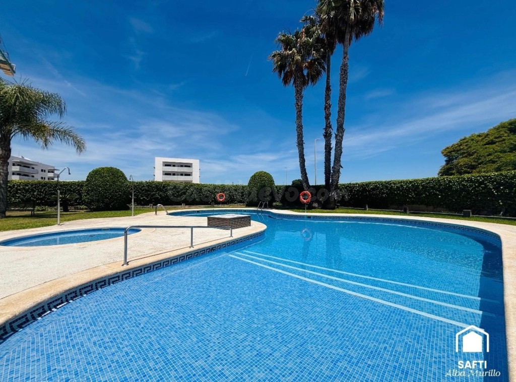 Exclusiva planta baja con jardín privado y piscina comunitar