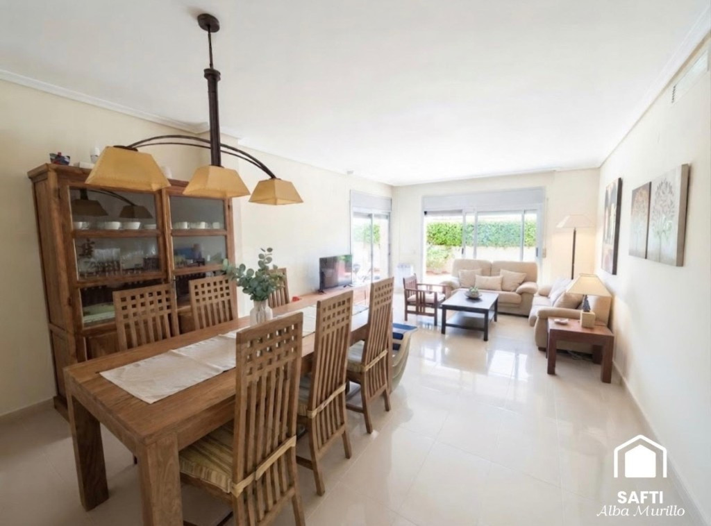 Exclusiva planta baja con jardín privado y piscina comunitar - foto 4