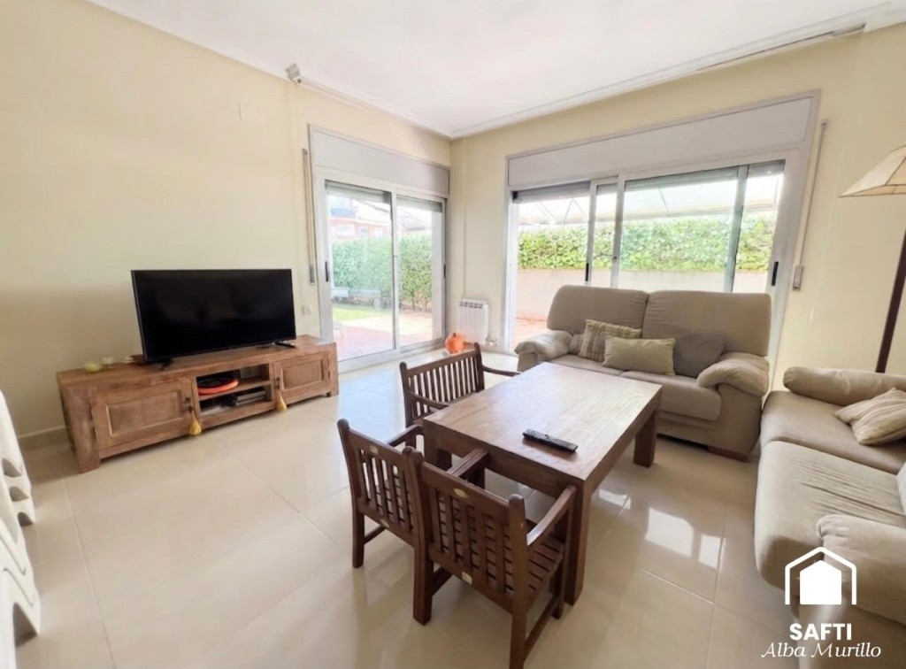 Exclusiva planta baja con jardín privado y piscina comunitar - foto 5