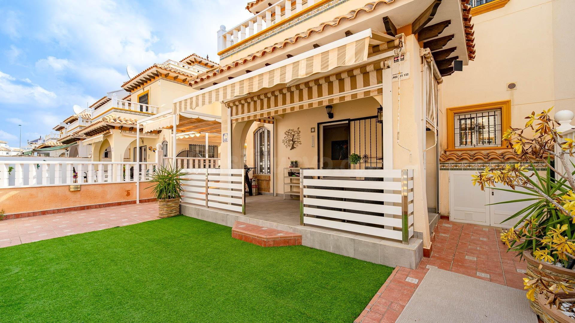 Amplia casa adosada de 3 dormitorios con solárium privado - foto 2