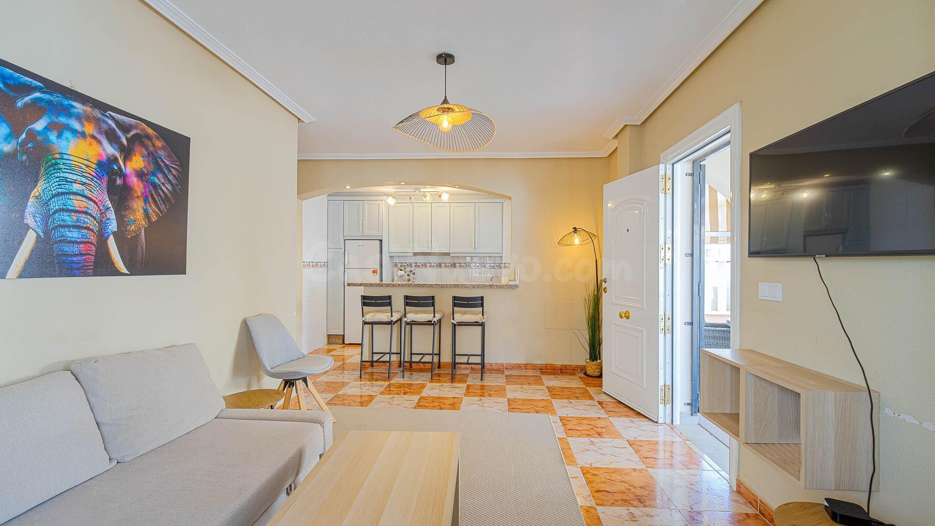 Amplia casa adosada de 3 dormitorios con solárium privado - foto 4