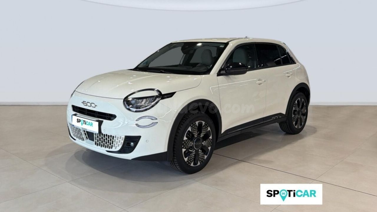 Fiat 600 1.2 MHEV La prima DDCT 74 kW (100 CV)