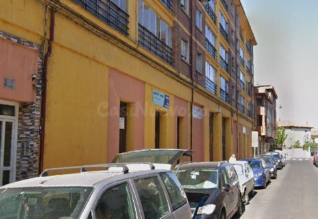 SE VENDE piso OKUPA en C CAÑADA PEREZ GALDOS 33  de León - foto 2
