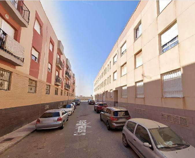 SE VENDE piso OKUPA en C Ismael Merlo 2 de Roquetas de Mar - foto 2