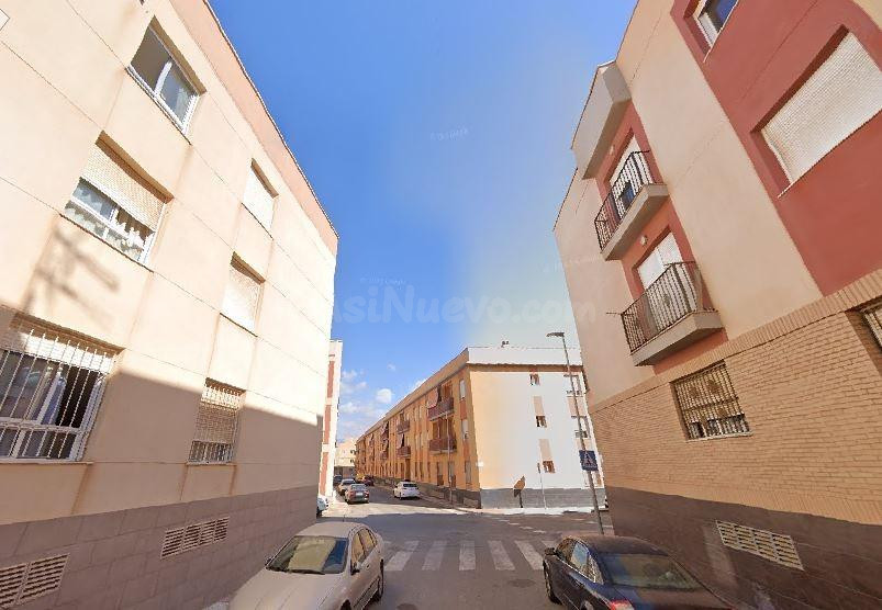 SE VENDE piso OKUPA en C Ismael Merlo 2 de Roquetas de Mar - foto 3