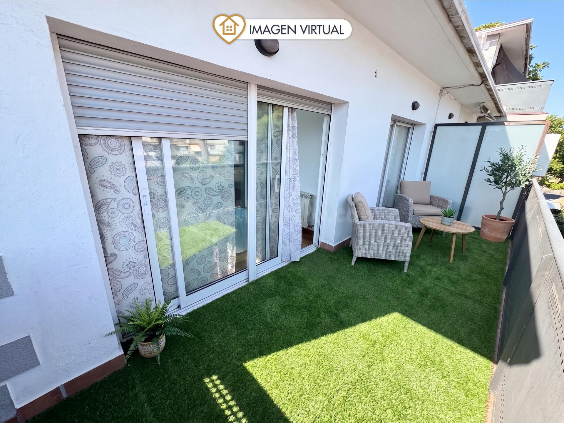 Vive a un paso del mar: luminoso piso con amplias terrazas y garaje