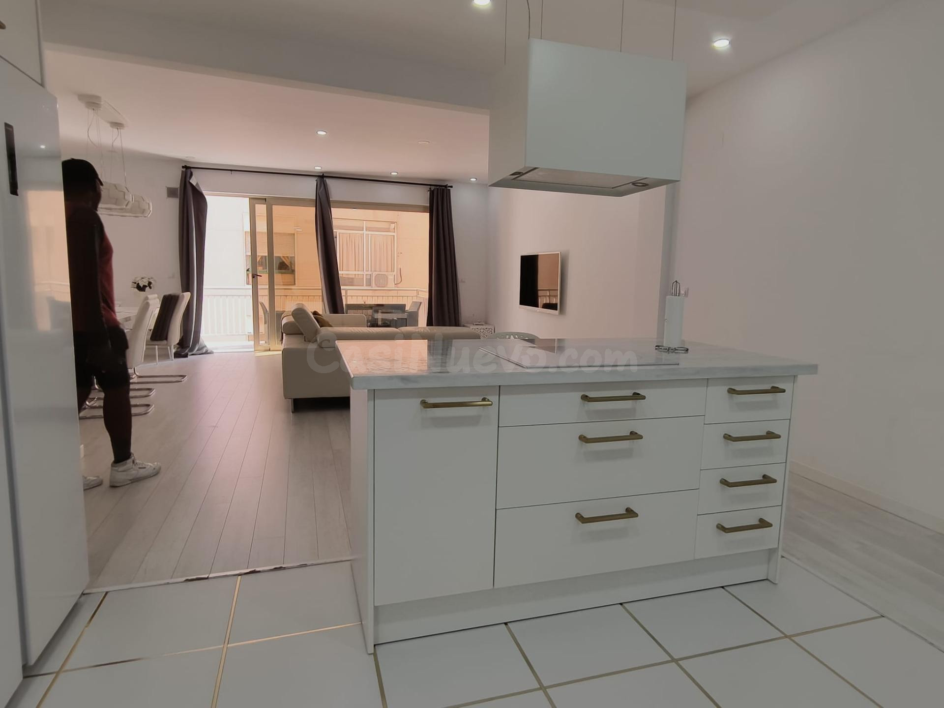 Espectacular Apartamento en el Paseo Marítimo de Torrevieja - foto 4