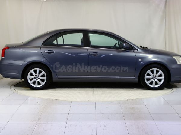 Toyota Avensis - foto 5