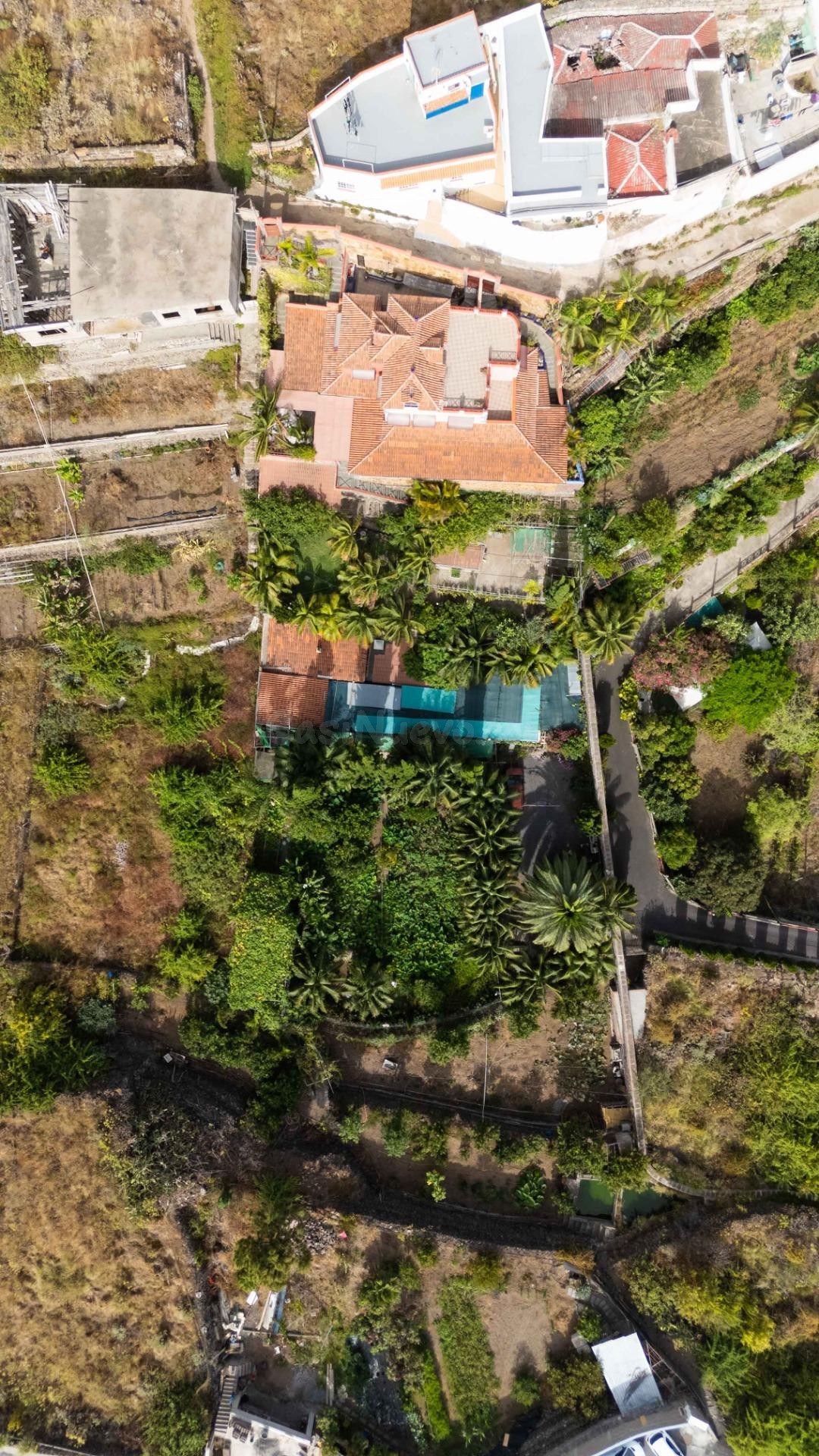 EDIFICIO DE 3 VIVIENDAS Y TERRENO URBANO-RÚSTICO EN ICOD DE  - foto 4