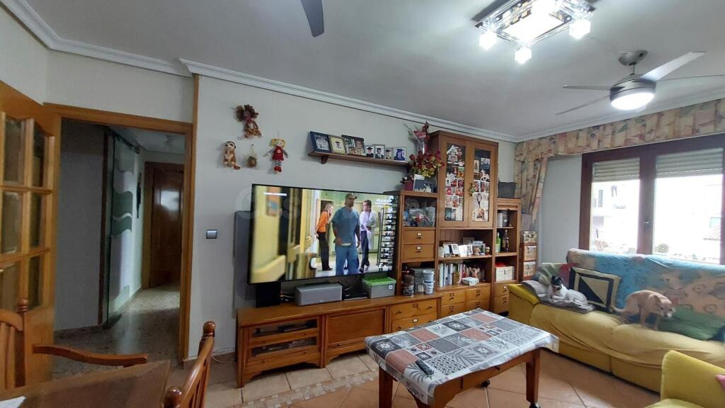 Oportunidad Única en Logroño: Piso de Tres habitaciones Cerc - foto 2